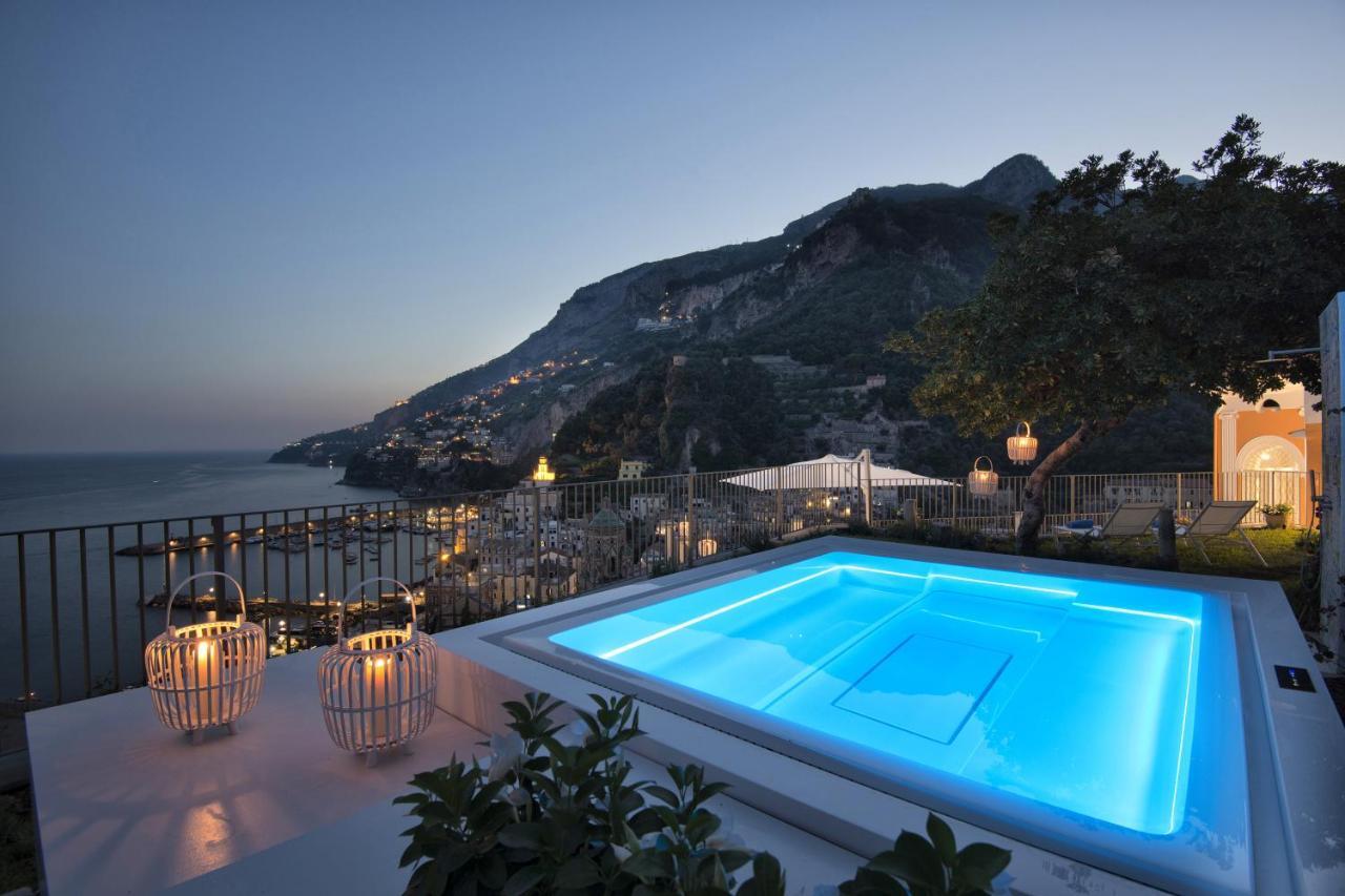 Amore Rentals - Palazzo Della Storia Amalfi Buitenkant foto