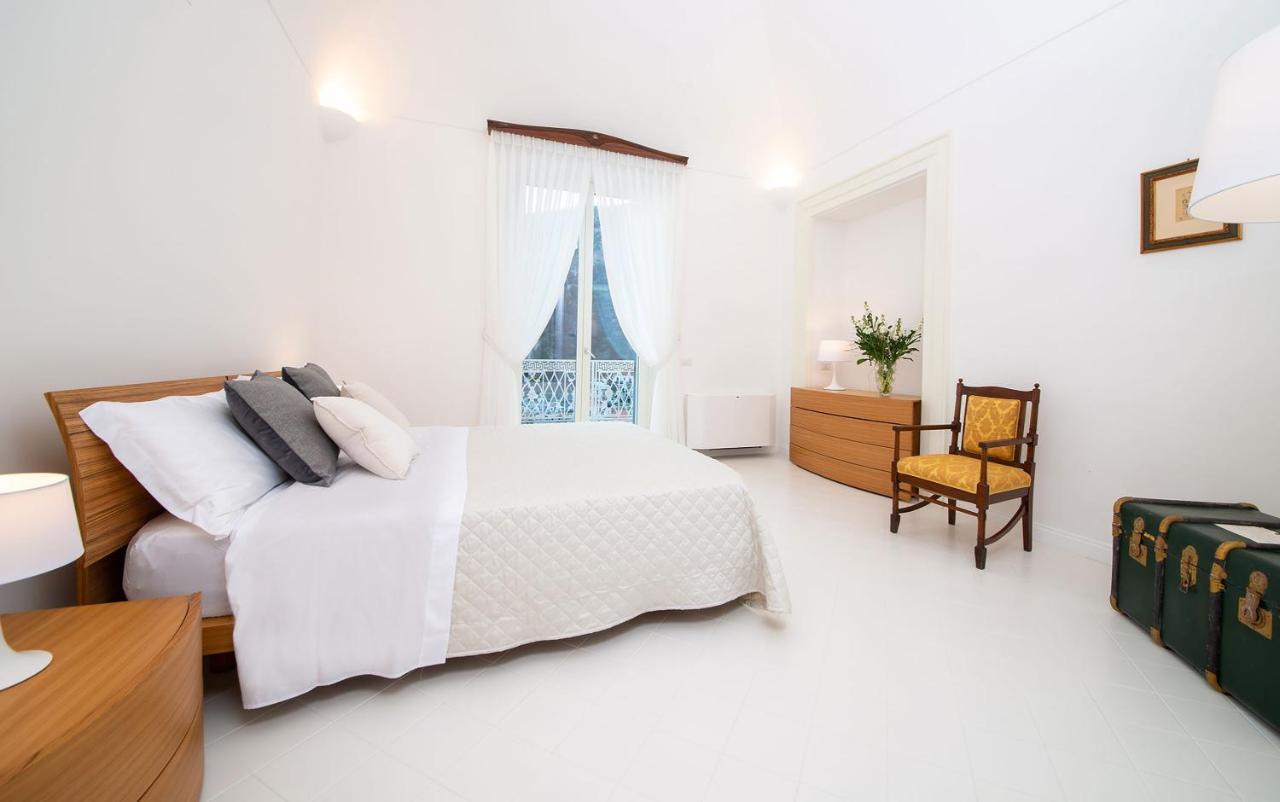 Amore Rentals - Palazzo Della Storia Amalfi Buitenkant foto